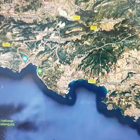 Les Nefliers Vue Panoramique Et A Pied Villa Cassis