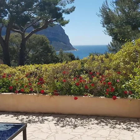 Villa Les Nefliers Vue Panoramique Et A Pied