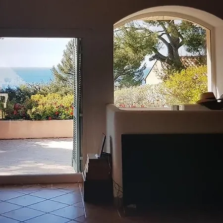 Les Nefliers Vue Panoramique Et A Pied Villa Cassis