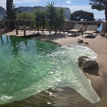 Les Nefliers Vue Panoramique Et A Pied Cassis