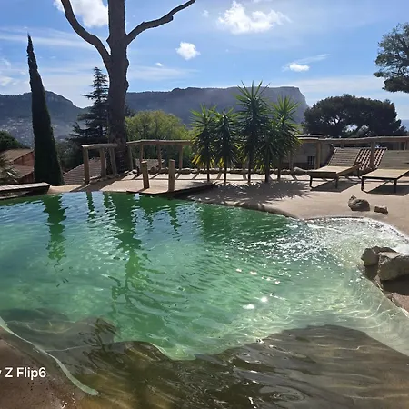 Les Nefliers Vue Panoramique Et A Pied Villa *