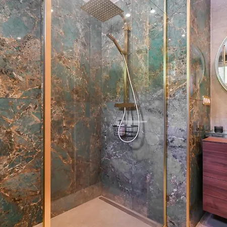 Villa Les Nefliers Vue Panoramique Et A Pied