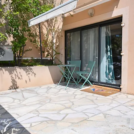 Les Nefliers Vue Panoramique Et A Pied Villa