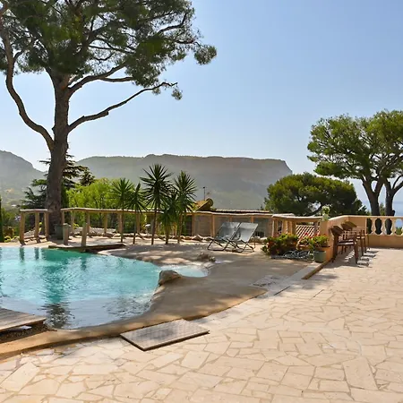 Les Nefliers Vue Panoramique Et A Pied