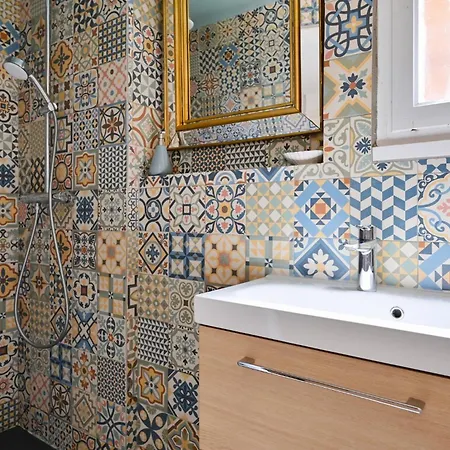 Les Nefliers Vue Panoramique Et A Pied Villa Cassis