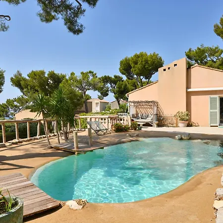 Les Nefliers Vue Panoramique Et A Pied * Cassis